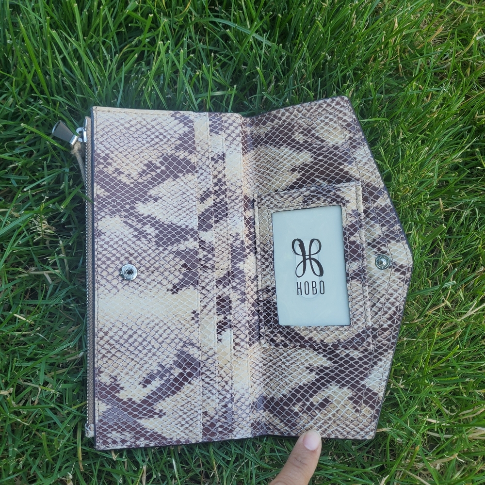 Hobo Esprit Wallet - Picture 3 of 5